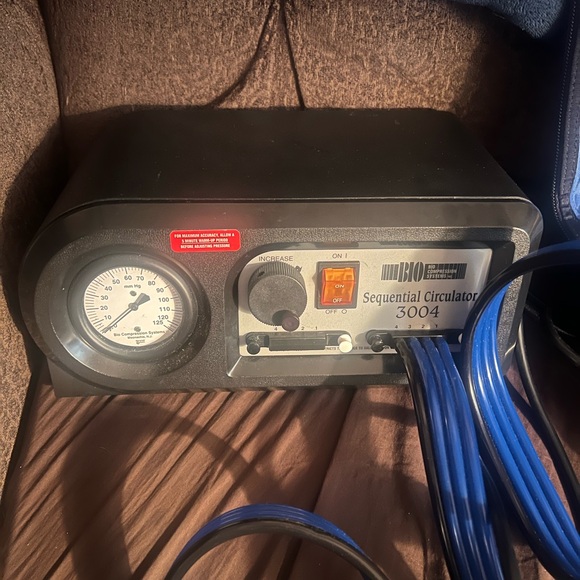Bio Compression Systems model SC 3004 Sequential Circulator w/ 1 Leg Sleeve - Picture 5 of 8